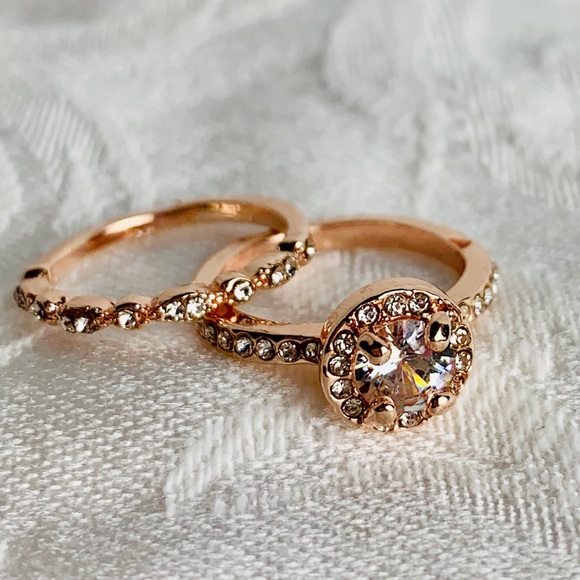 5⭐️RATED | CZ Diamond Simulant Ring Set - Picture 3 of 7